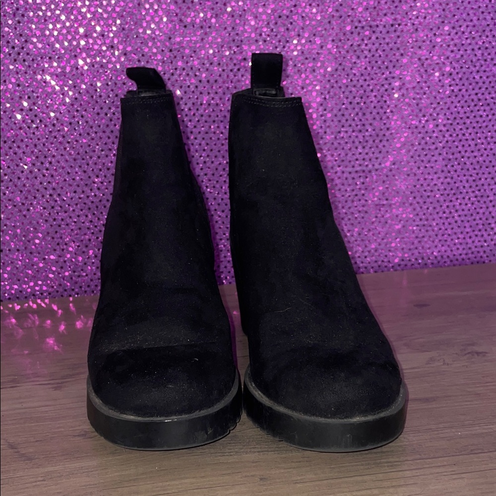 🏝️🎉 Used Black Suede Ankle Boots - Picture 2 of 10